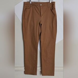 Bandolino Amy Chino Pants in Brown Tan